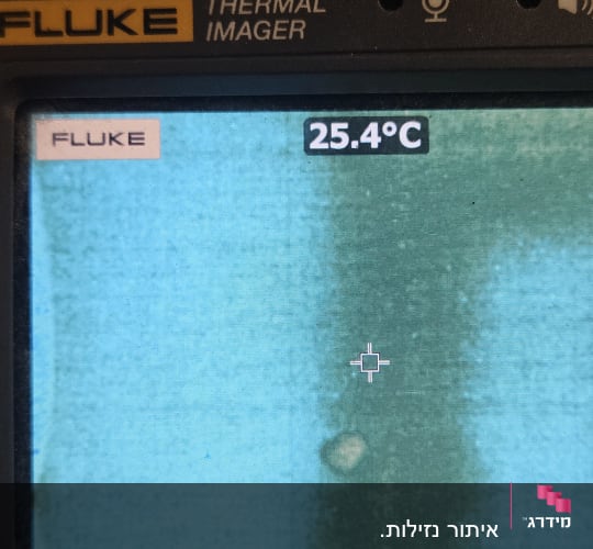 תמונה של מסך מד חום תרמי עם תצוגת טמפרטורה
